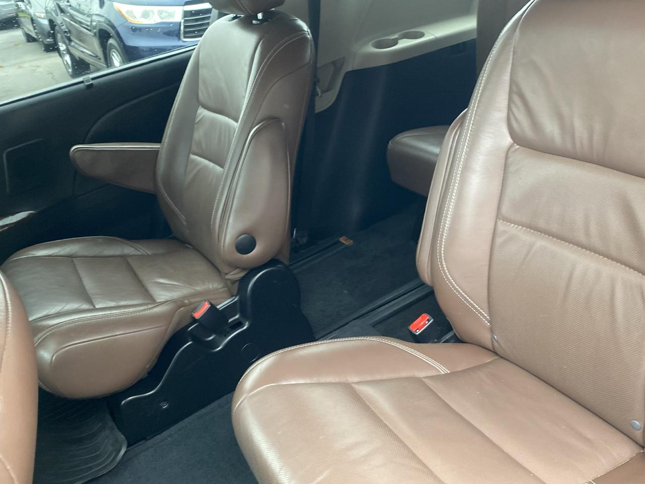 Toyota Sienna 5dr 7-Pass Van XLE Premium AWD (Natl) 2015