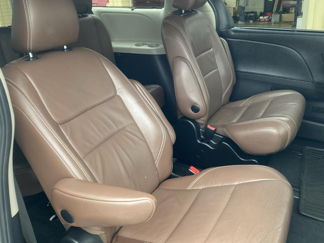 Toyota Sienna 5dr 7-Pass Van XLE Premium AWD (Natl) 2015