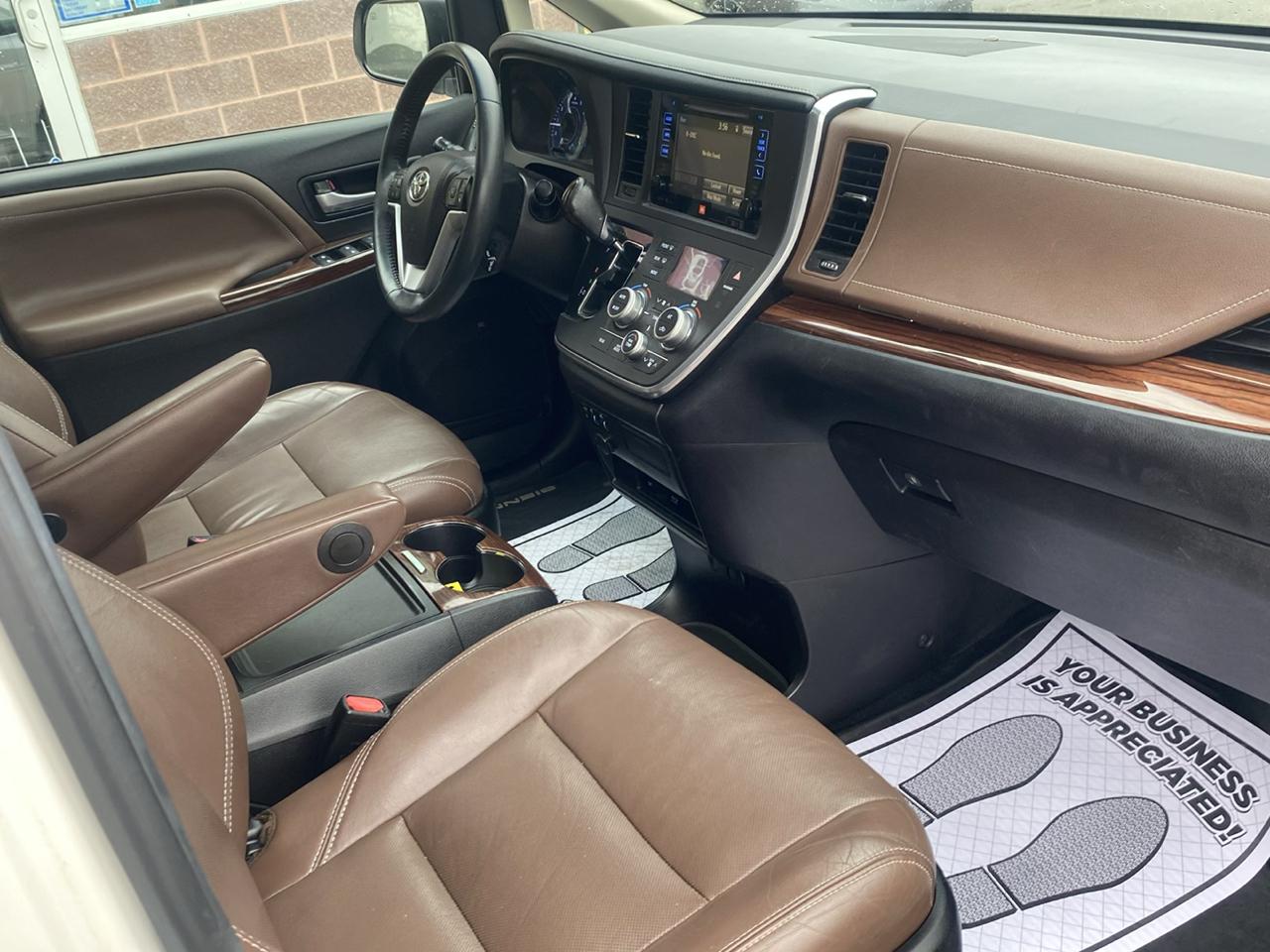Toyota Sienna 5dr 7-Pass Van XLE Premium AWD (Natl) 2015