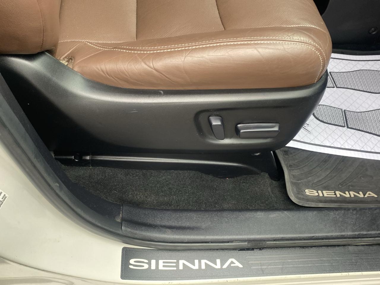 Toyota Sienna 5dr 7-Pass Van XLE Premium AWD (Natl) 2015
