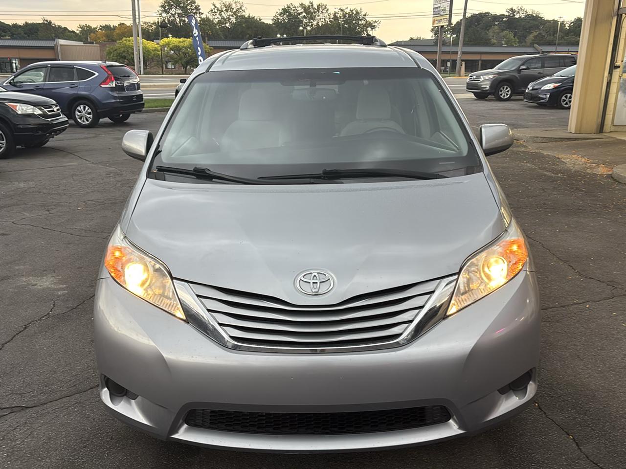 Toyota Sienna LE FWD 8-Passenger (Natl) 2017
