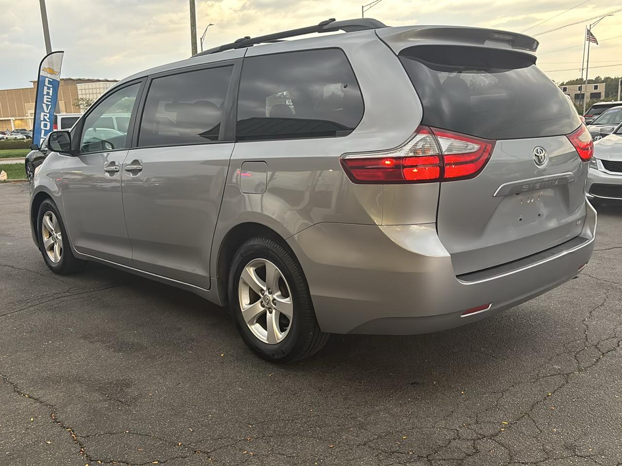 Toyota Sienna LE FWD 8-Passenger (Natl) 2017