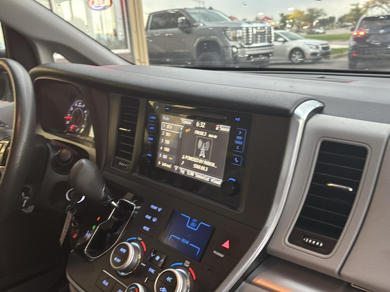 Toyota Sienna LE FWD 8-Passenger (Natl) 2017