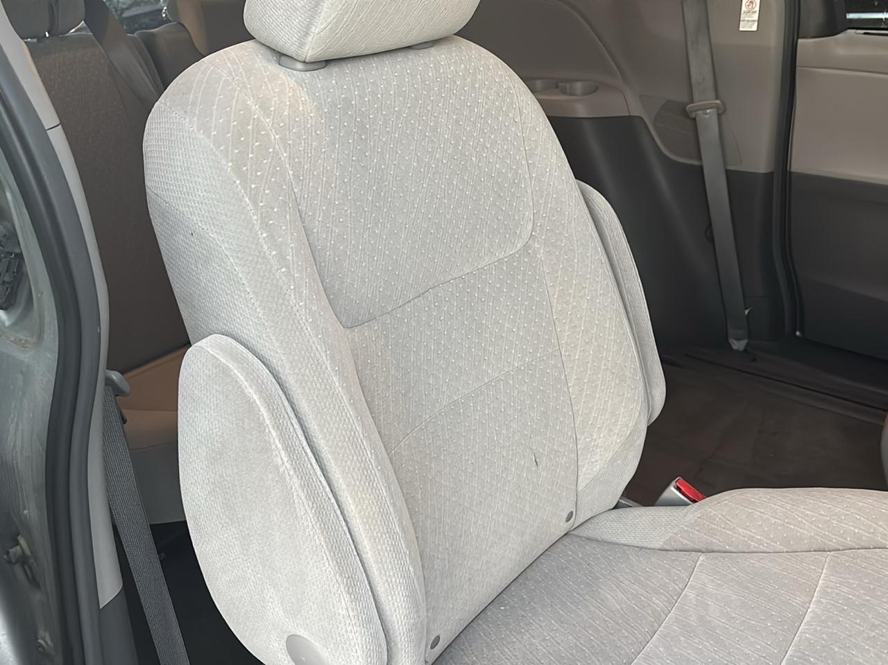 Toyota Sienna LE FWD 8-Passenger (Natl) 2017