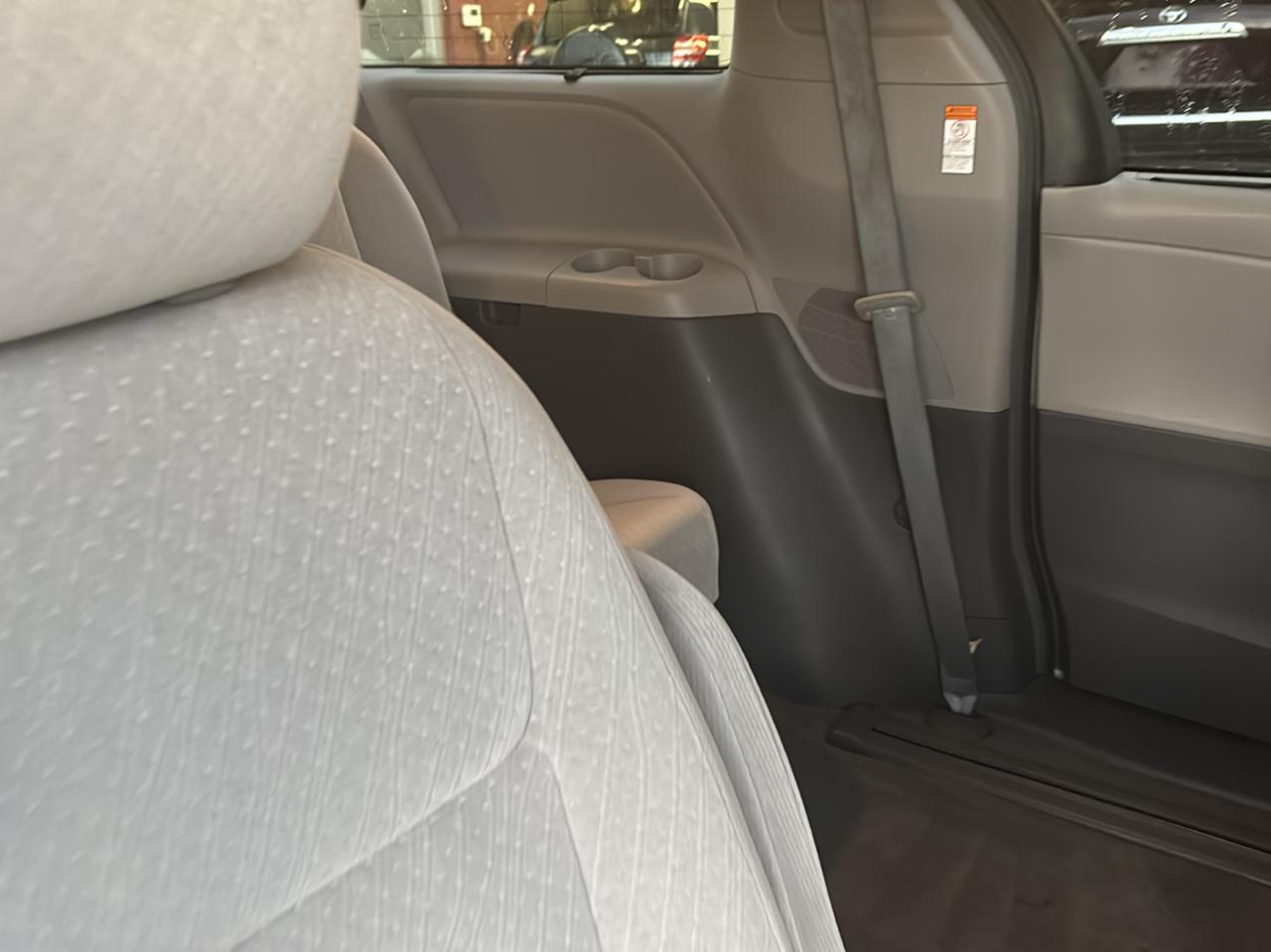 Toyota Sienna LE FWD 8-Passenger (Natl) 2017