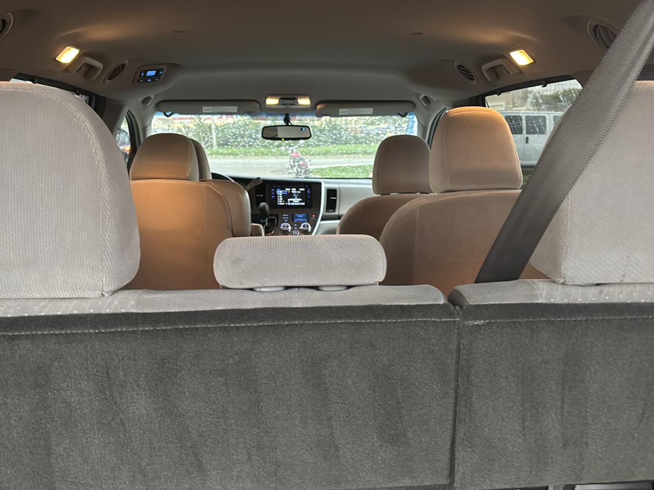 Toyota Sienna LE FWD 8-Passenger (Natl) 2017