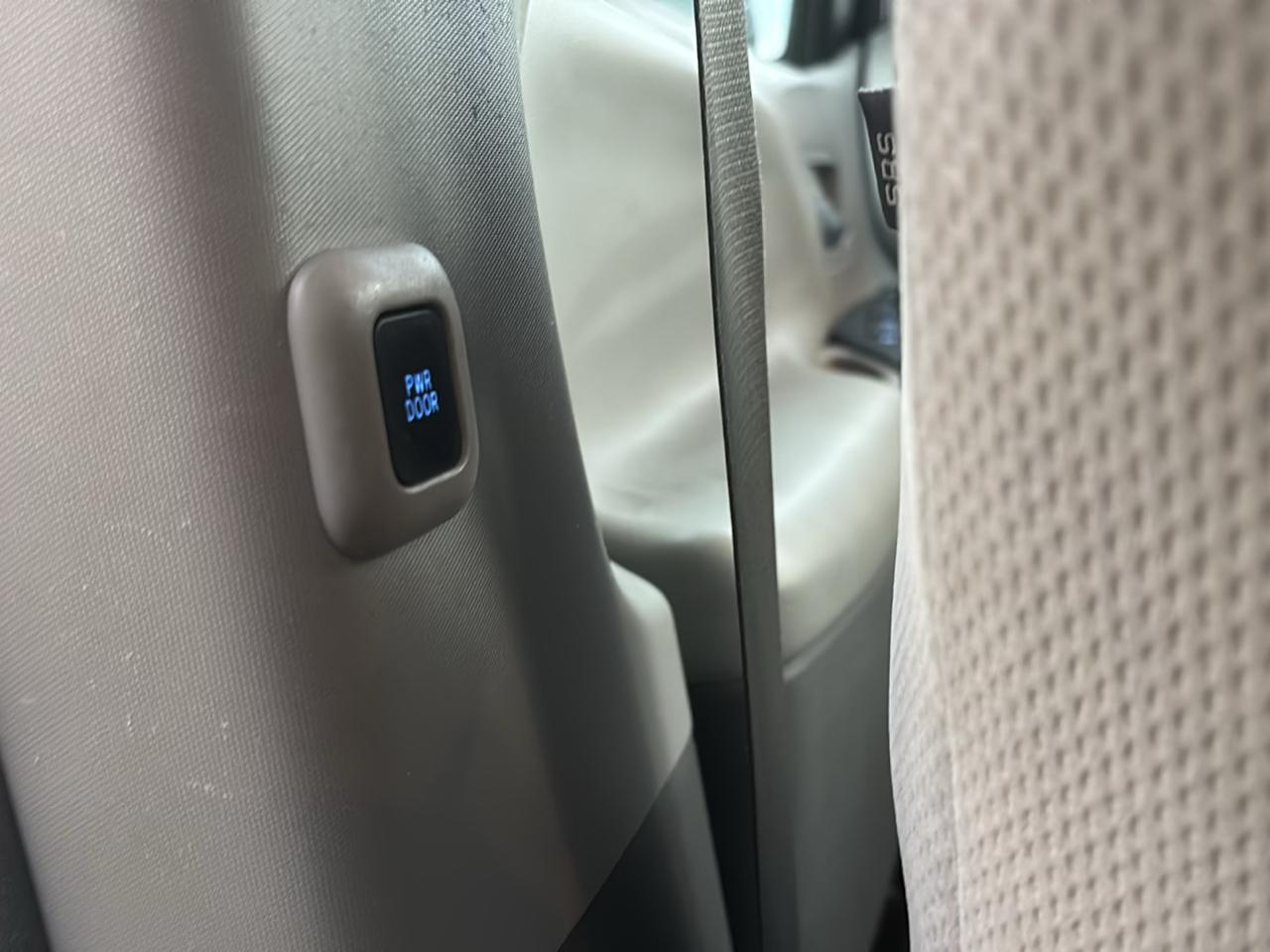 Toyota Sienna LE FWD 8-Passenger (Natl) 2017