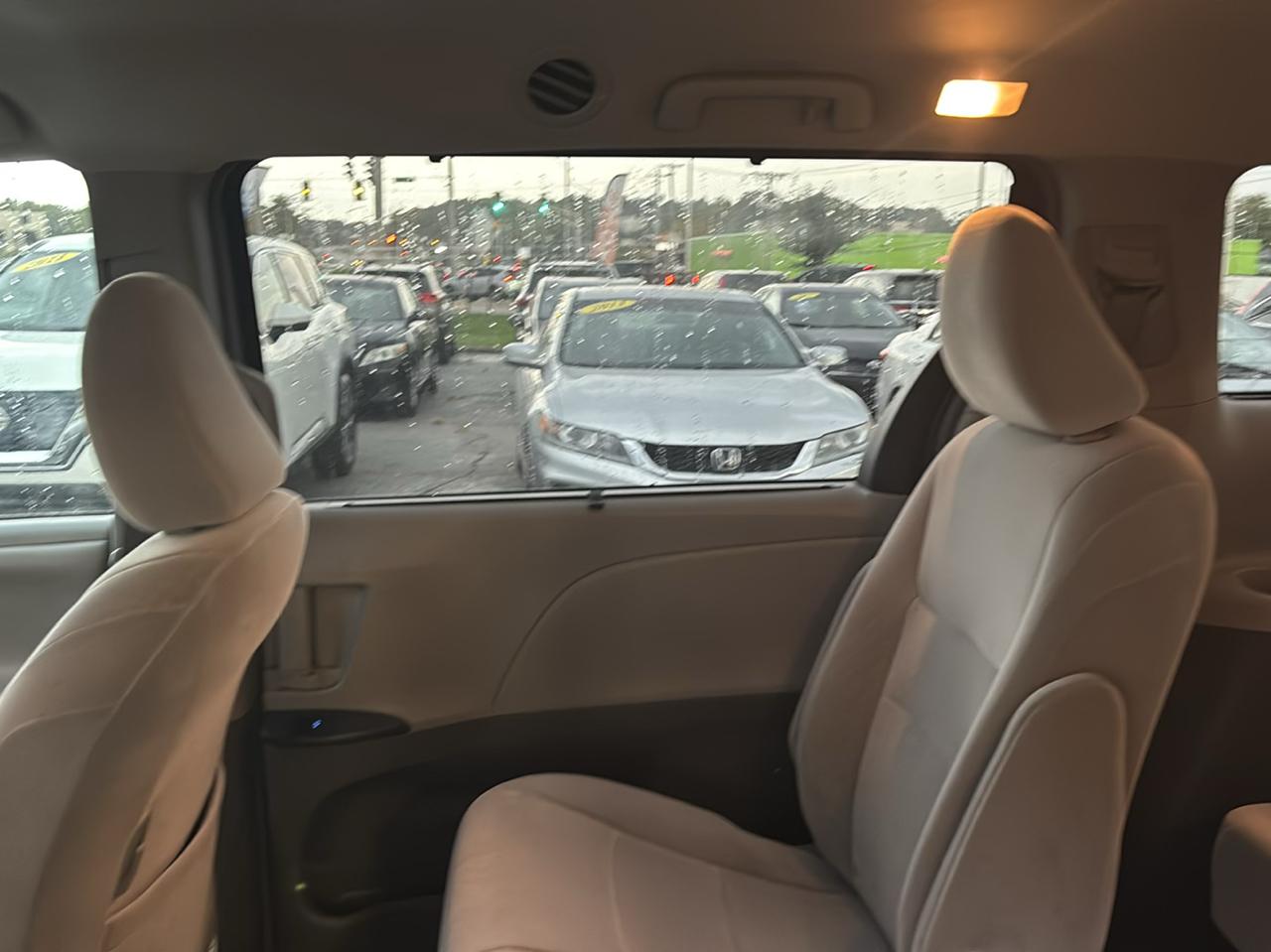 Toyota Sienna LE FWD 8-Passenger (Natl) 2017