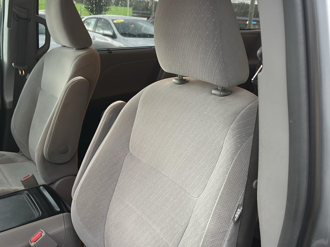 Toyota Sienna LE FWD 8-Passenger (Natl) 2017