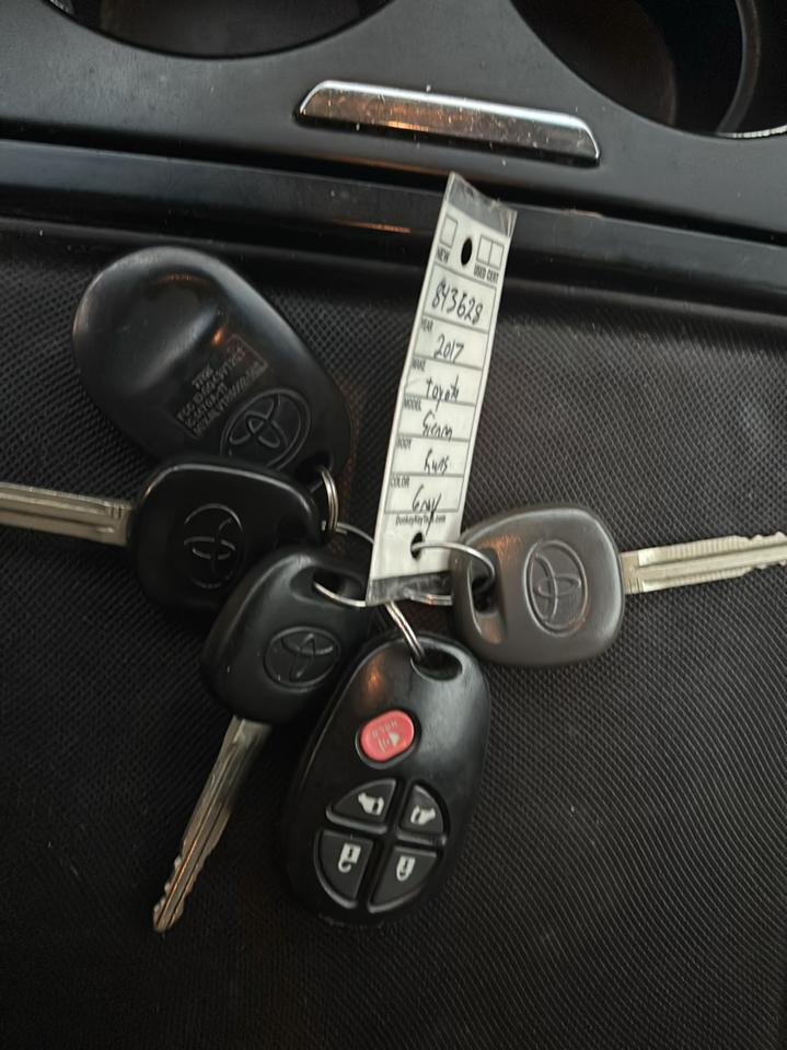Toyota Sienna LE FWD 8-Passenger (Natl) 2017