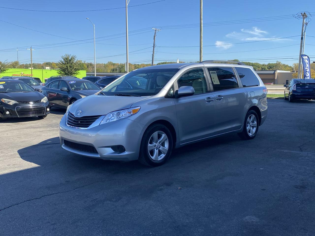 Toyota Sienna 5dr 8-Pass Van V6 LE FWD (Natl) 2014