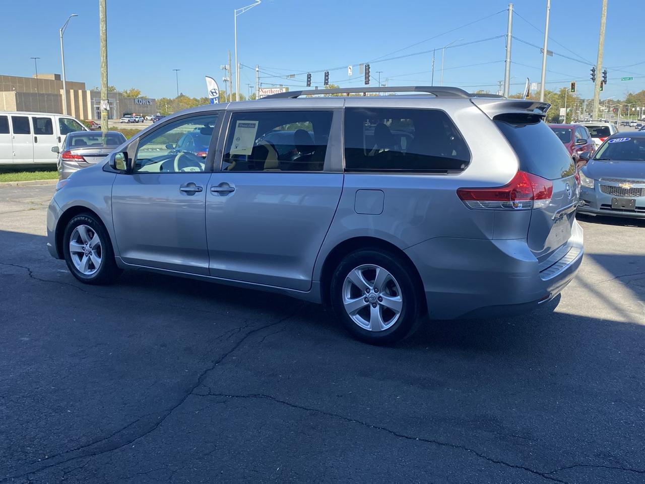 Toyota Sienna 5dr 8-Pass Van V6 LE FWD (Natl) 2014
