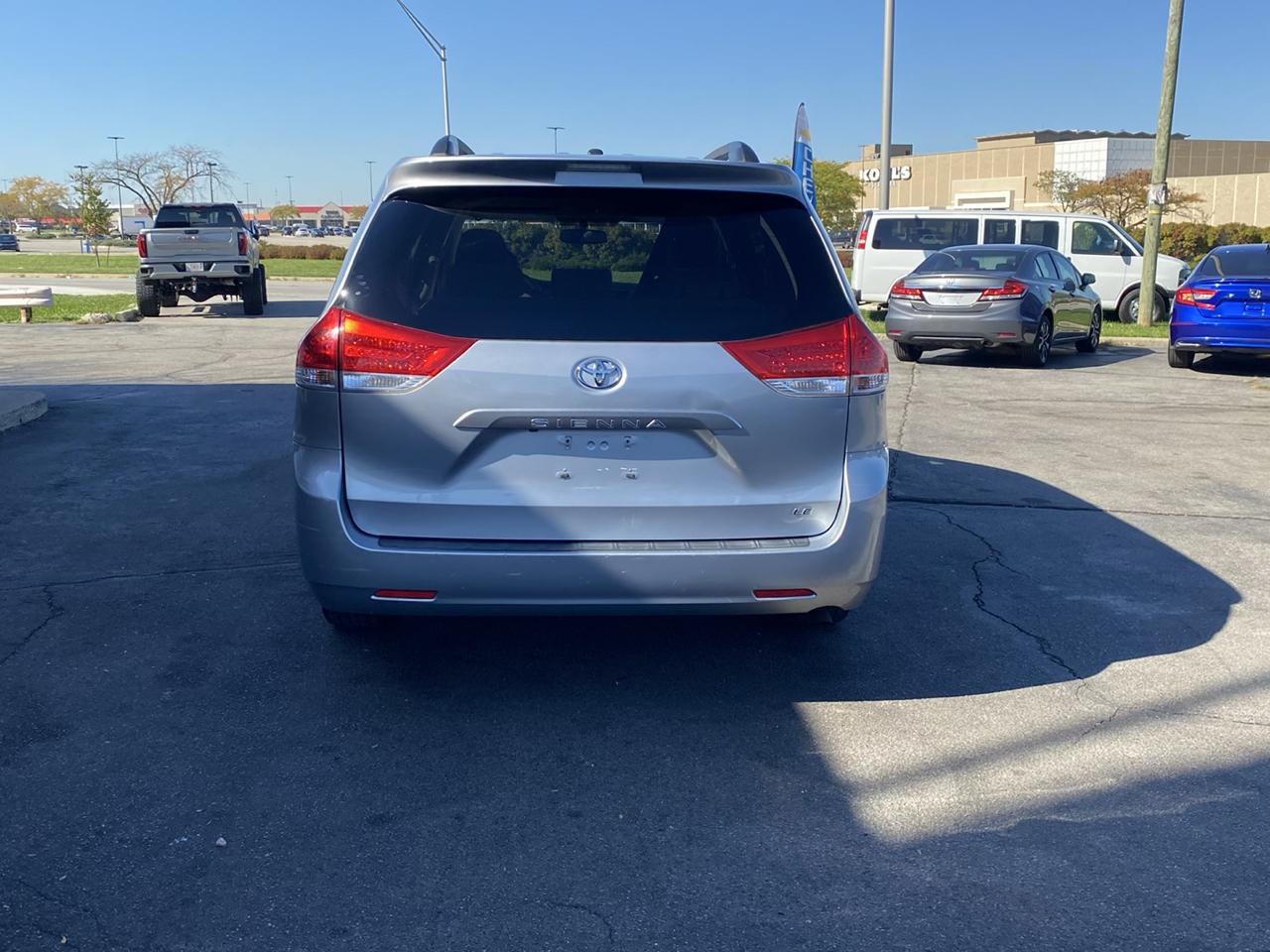 Toyota Sienna 5dr 8-Pass Van V6 LE FWD (Natl) 2014