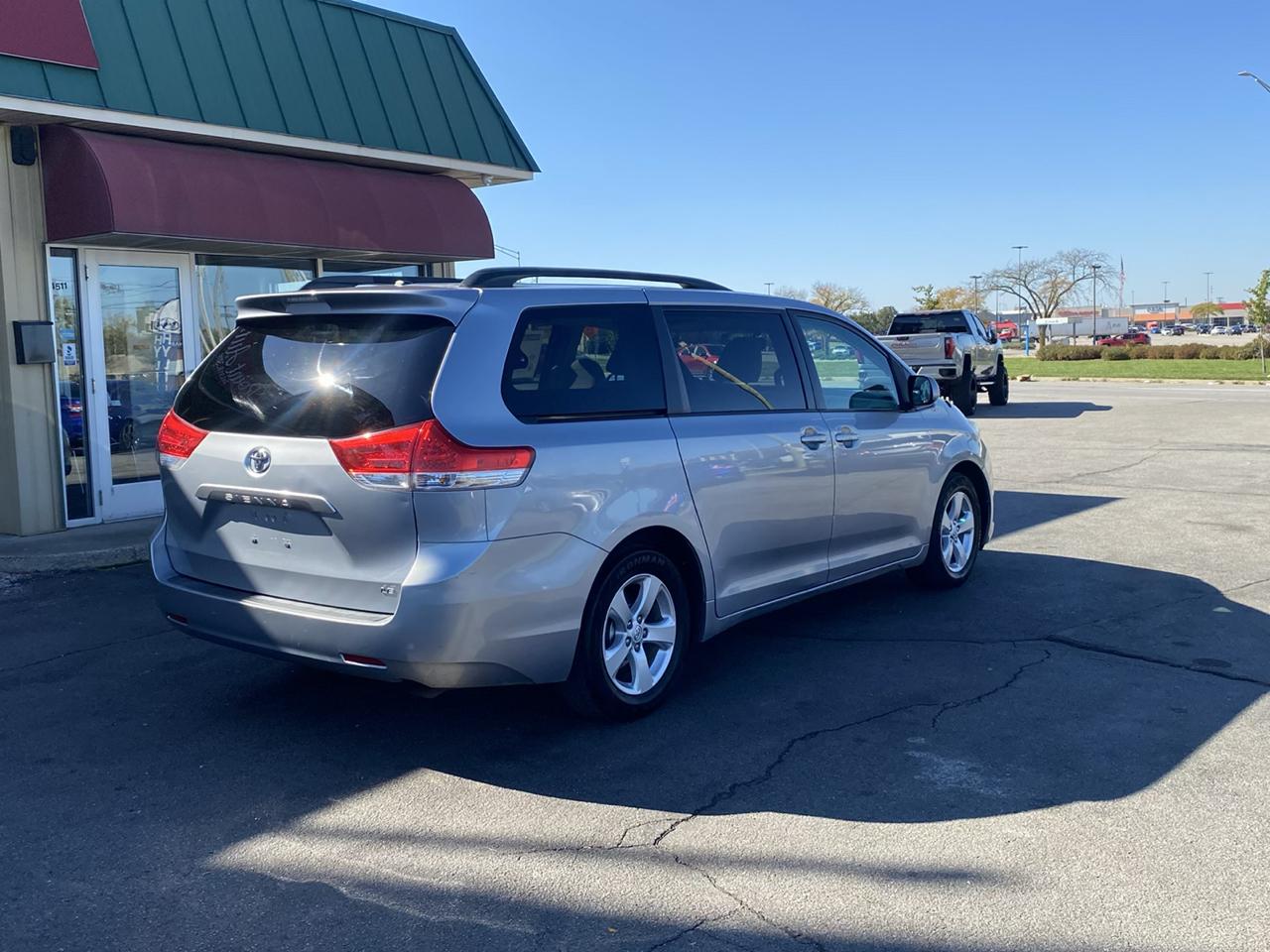 Toyota Sienna 5dr 8-Pass Van V6 LE FWD (Natl) 2014