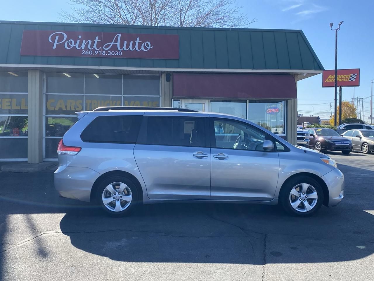 Toyota Sienna 5dr 8-Pass Van V6 LE FWD (Natl) 2014