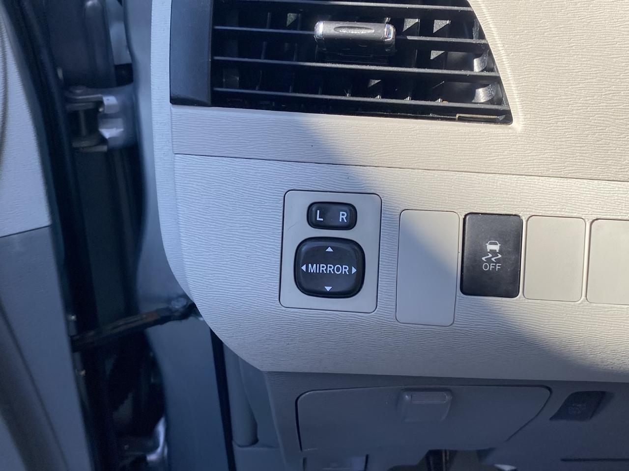 Toyota Sienna 5dr 8-Pass Van V6 LE FWD (Natl) 2014