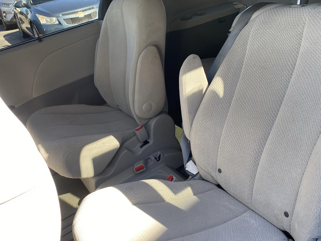 Toyota Sienna 5dr 8-Pass Van V6 LE FWD (Natl) 2014