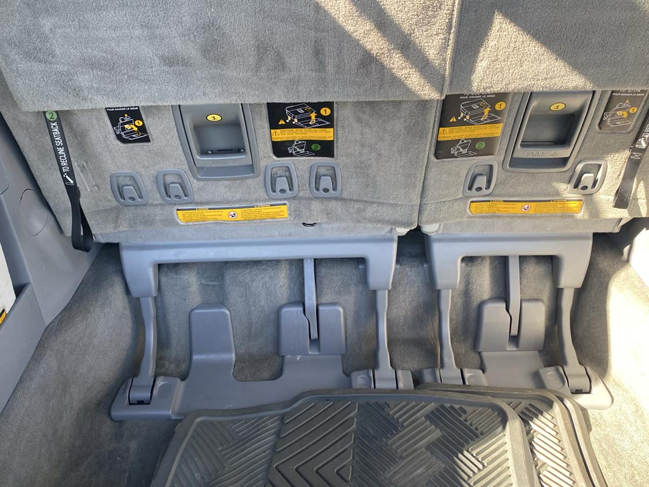 Toyota Sienna 5dr 8-Pass Van V6 LE FWD (Natl) 2014