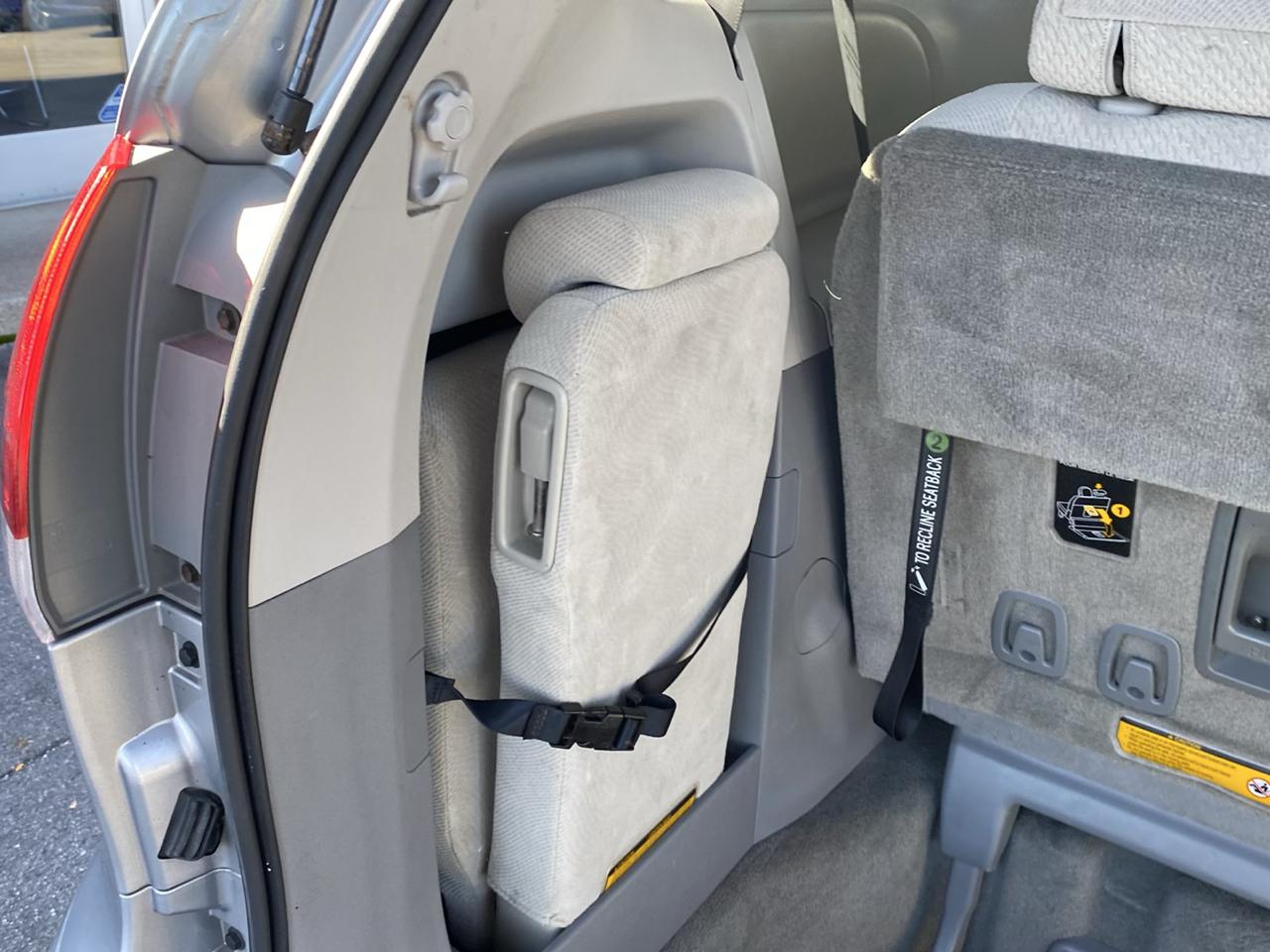 Toyota Sienna 5dr 8-Pass Van V6 LE FWD (Natl) 2014