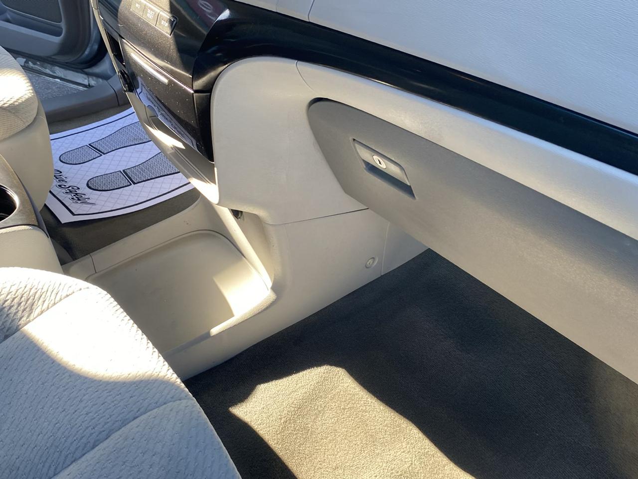 Toyota Sienna 5dr 8-Pass Van V6 LE FWD (Natl) 2014