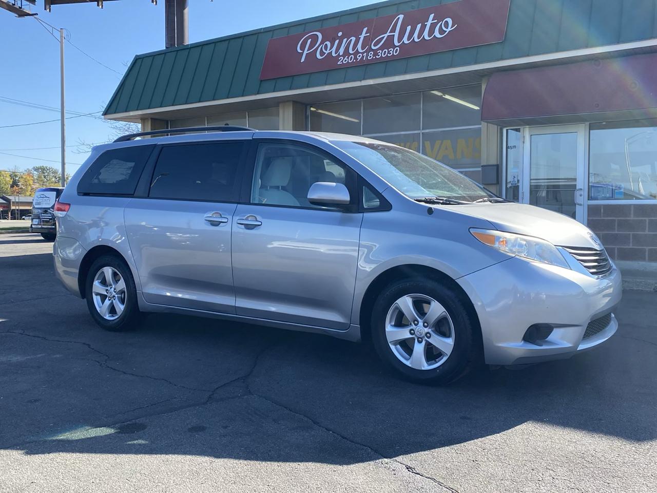 Toyota Sienna 5dr 8-Pass Van V6 LE FWD (Natl) 2014