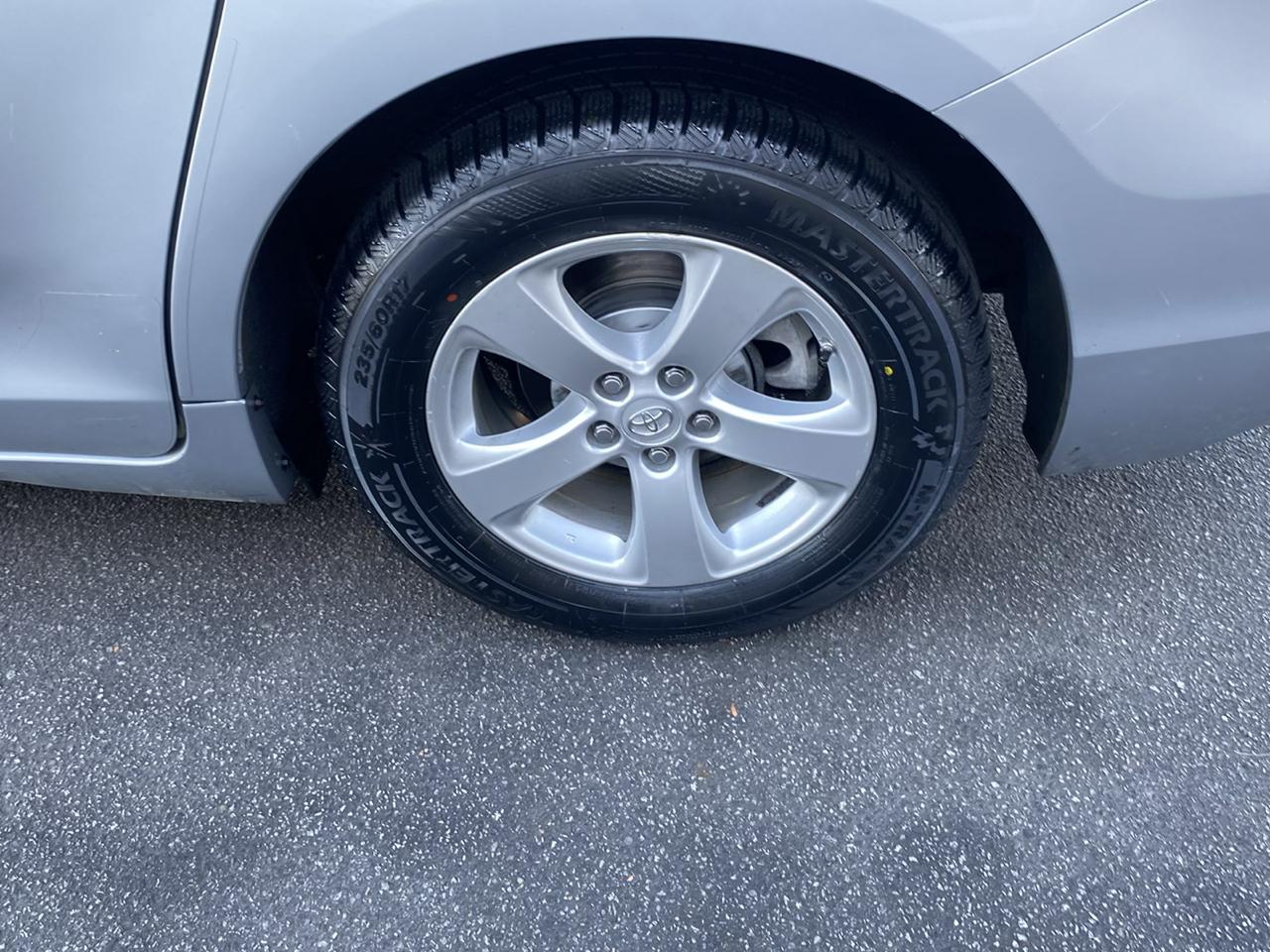 Toyota Sienna 5dr 8-Pass Van V6 LE FWD (Natl) 2014