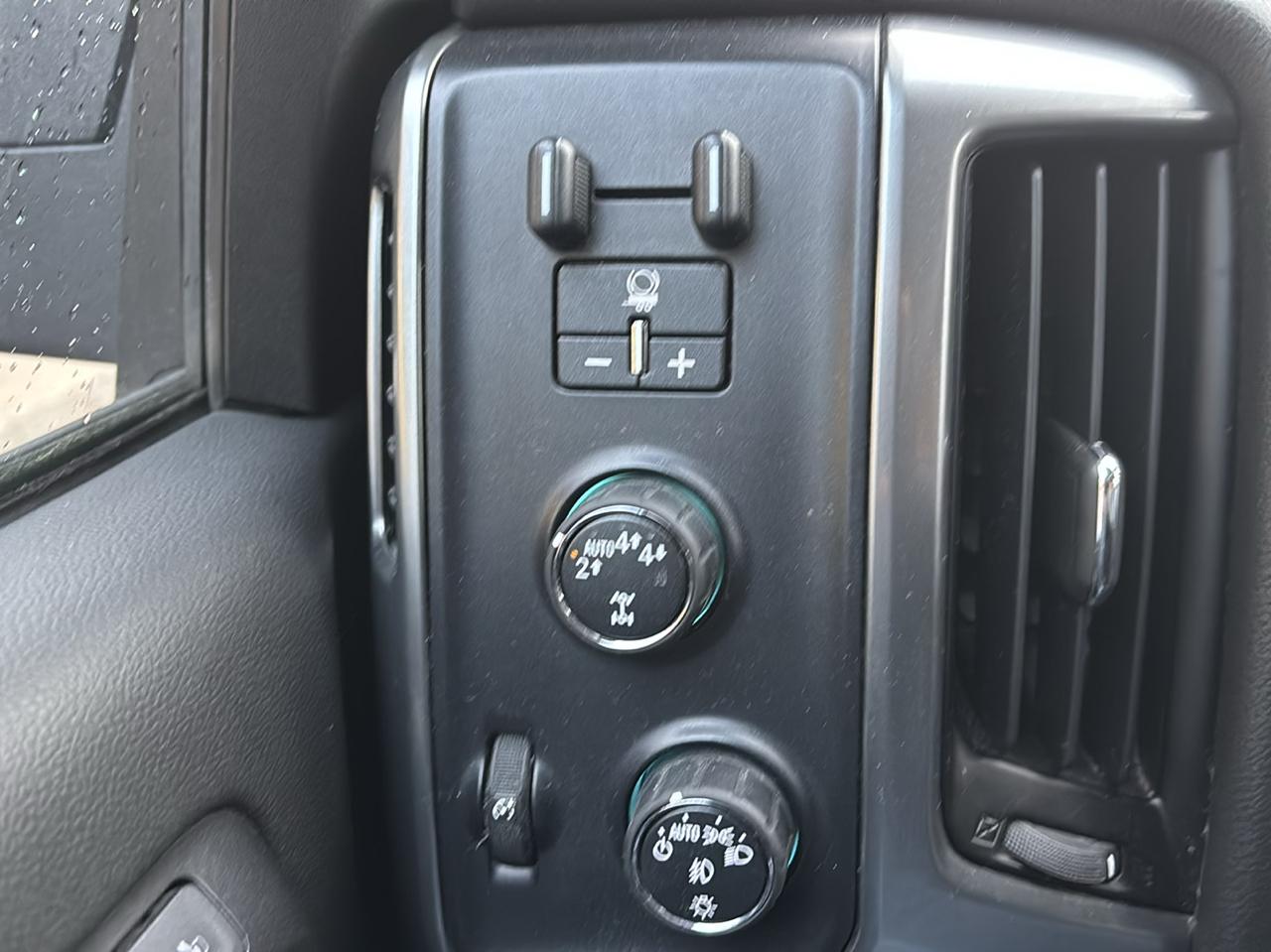 Chevrolet Silverado 1500 4WD Double Cab 143.5" LTZ w/1LZ 2017