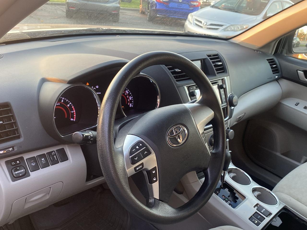 Toyota Highlander 4WD 4dr V6 (Natl) 2013