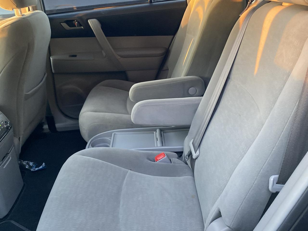 Toyota Highlander 4WD 4dr V6 (Natl) 2013