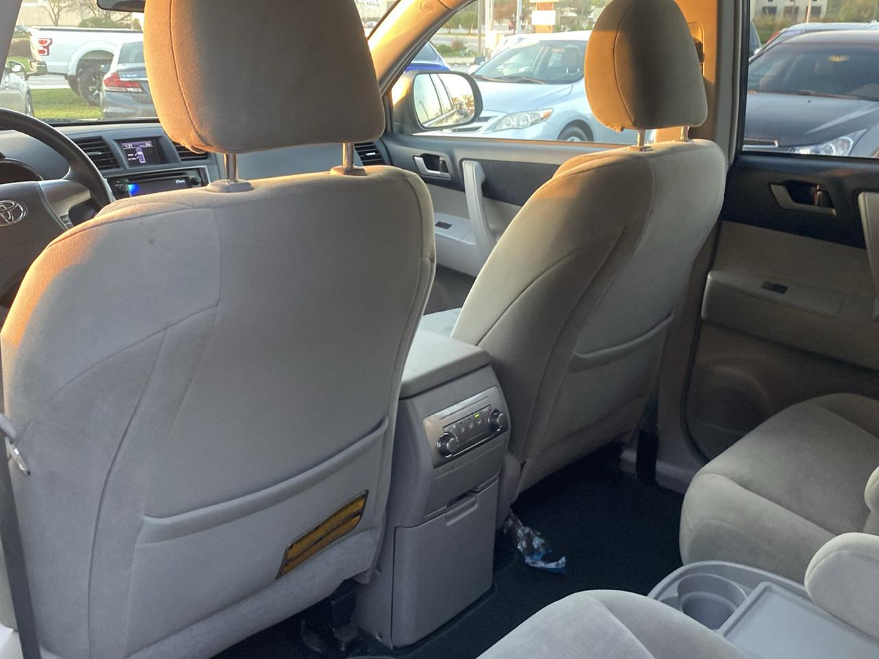 Toyota Highlander 4WD 4dr V6 (Natl) 2013