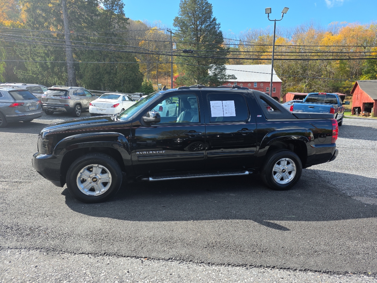 Chevrolet Avalanche 4WD Crew Cab LT 2011