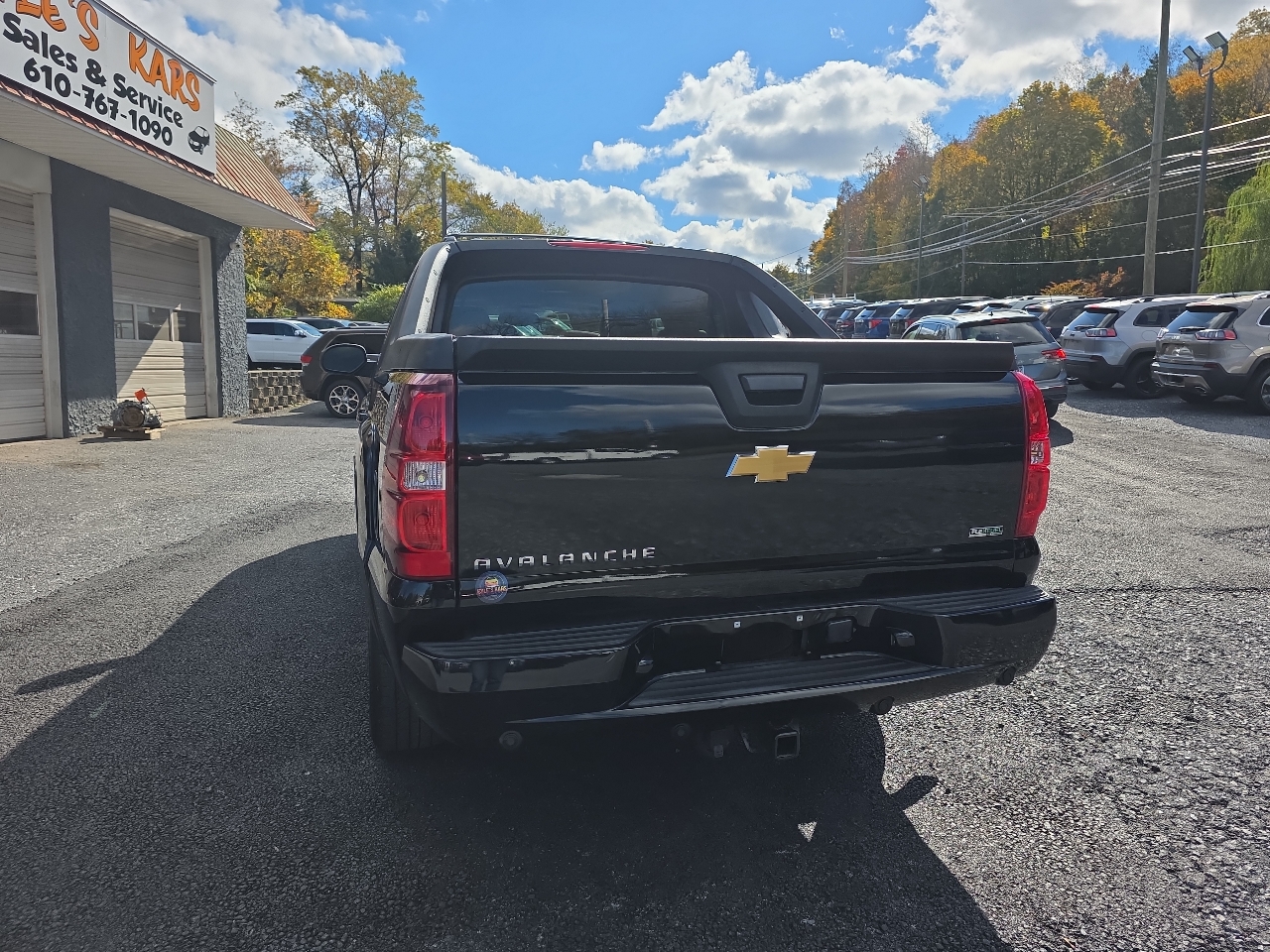 Chevrolet Avalanche 4WD Crew Cab LT 2011
