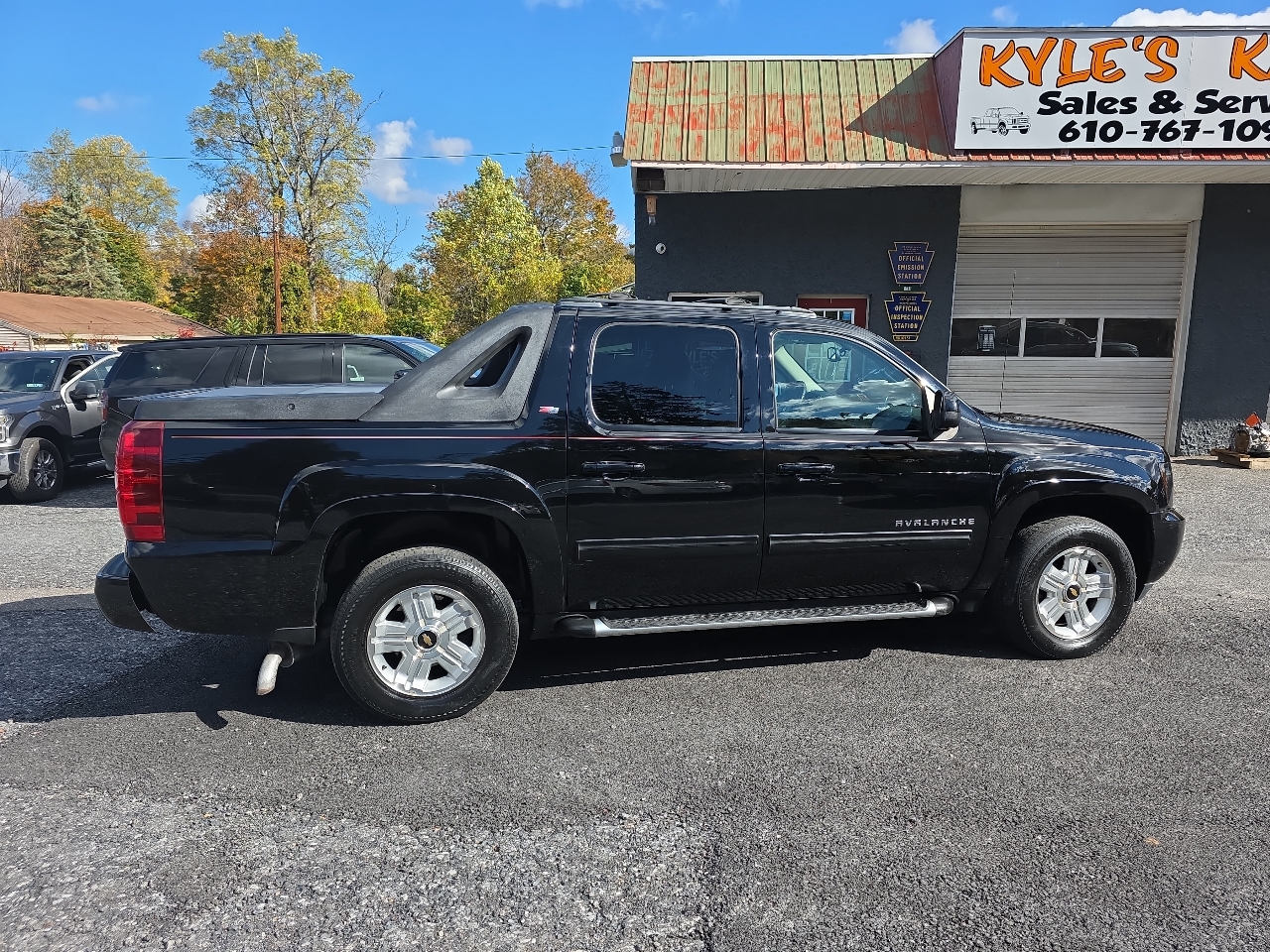 Chevrolet Avalanche 4WD Crew Cab LT 2011