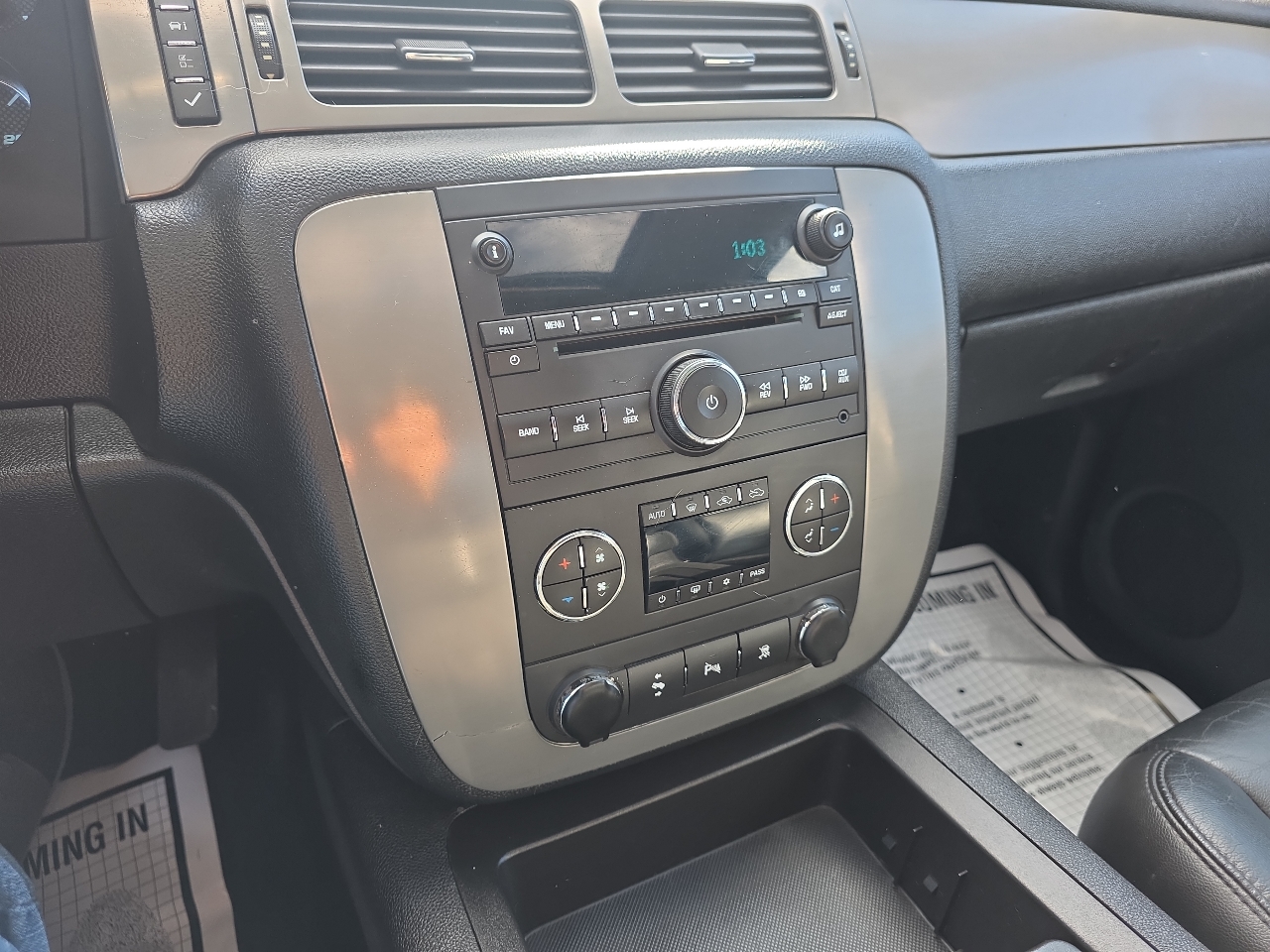 Chevrolet Avalanche 4WD Crew Cab LT 2011