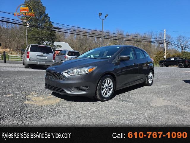 Gray 2018 Ford Focus SE Hatchback Hatchback Front-Wheel Drive Automatic