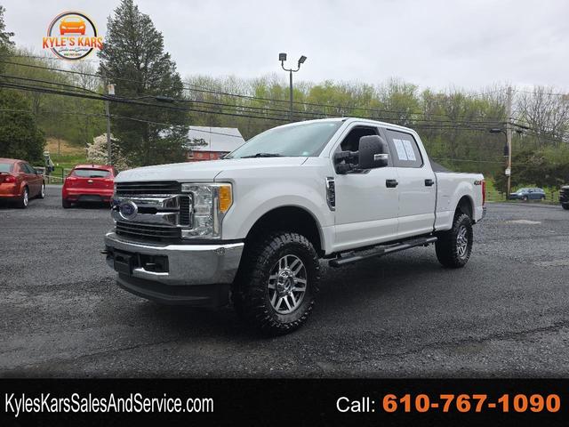White 2017 Ford F-250 Super Duty XLT Crew Cab 4WD Pickup Truck Four-Wheel Drive
