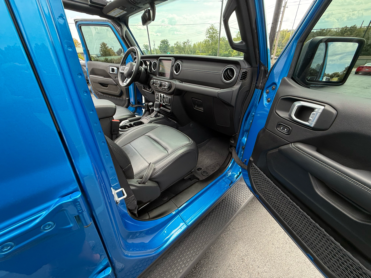 Jeep Wrangler 4xe Unlimited Sahara 4x4 2022 Jeep Wrangler 4xe Unlimited Sahara 4x4 2022