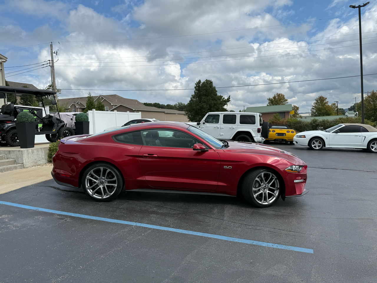 2019 Ford Mustang GT Premium photo 2