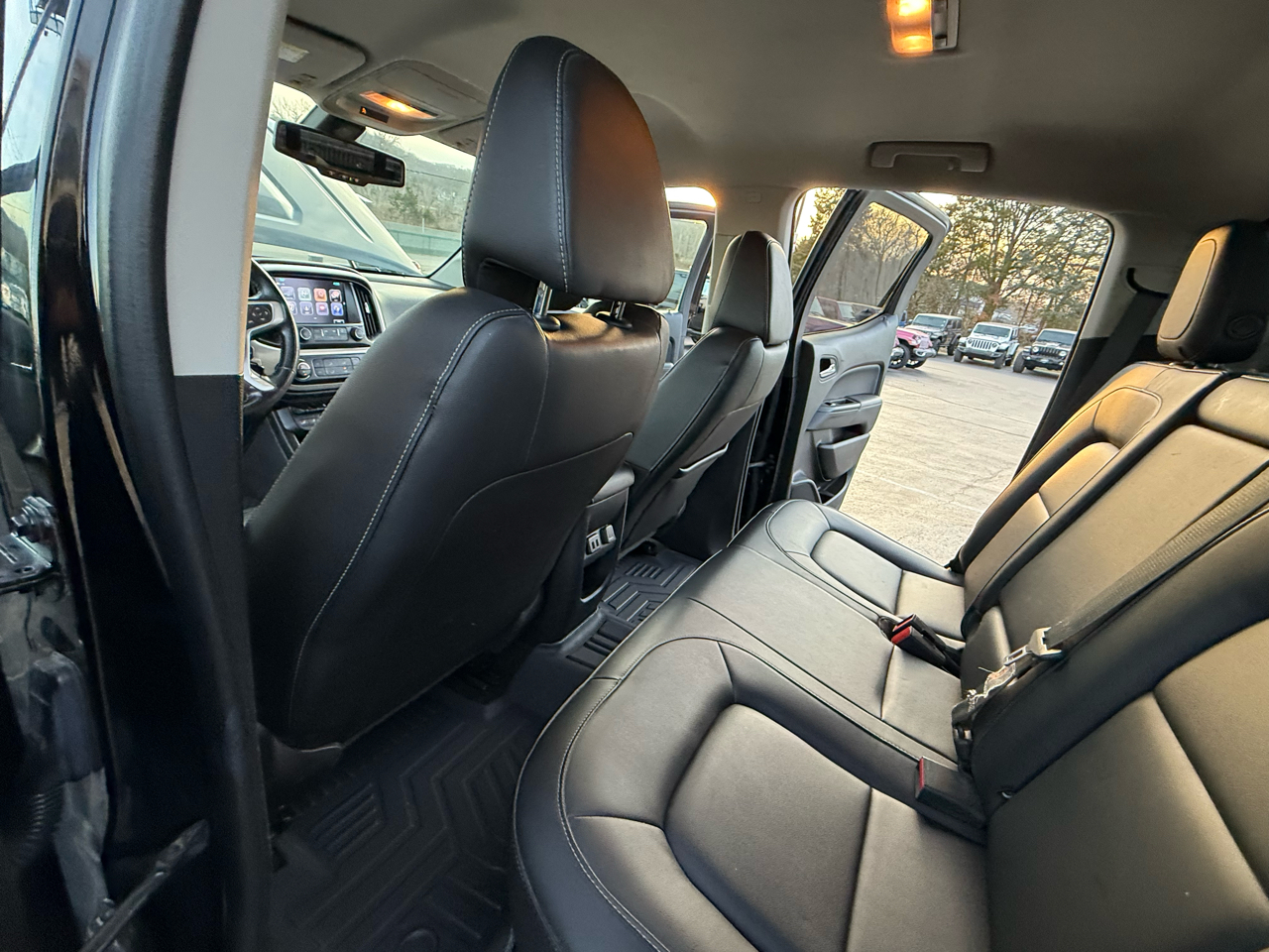 GMC Canyon 4WD Crew Cab 140.5" SLT 2017