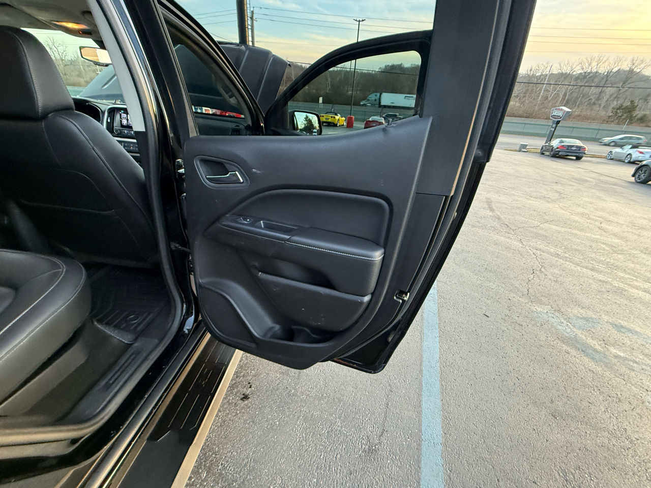 GMC Canyon 4WD Crew Cab 140.5" SLT 2017