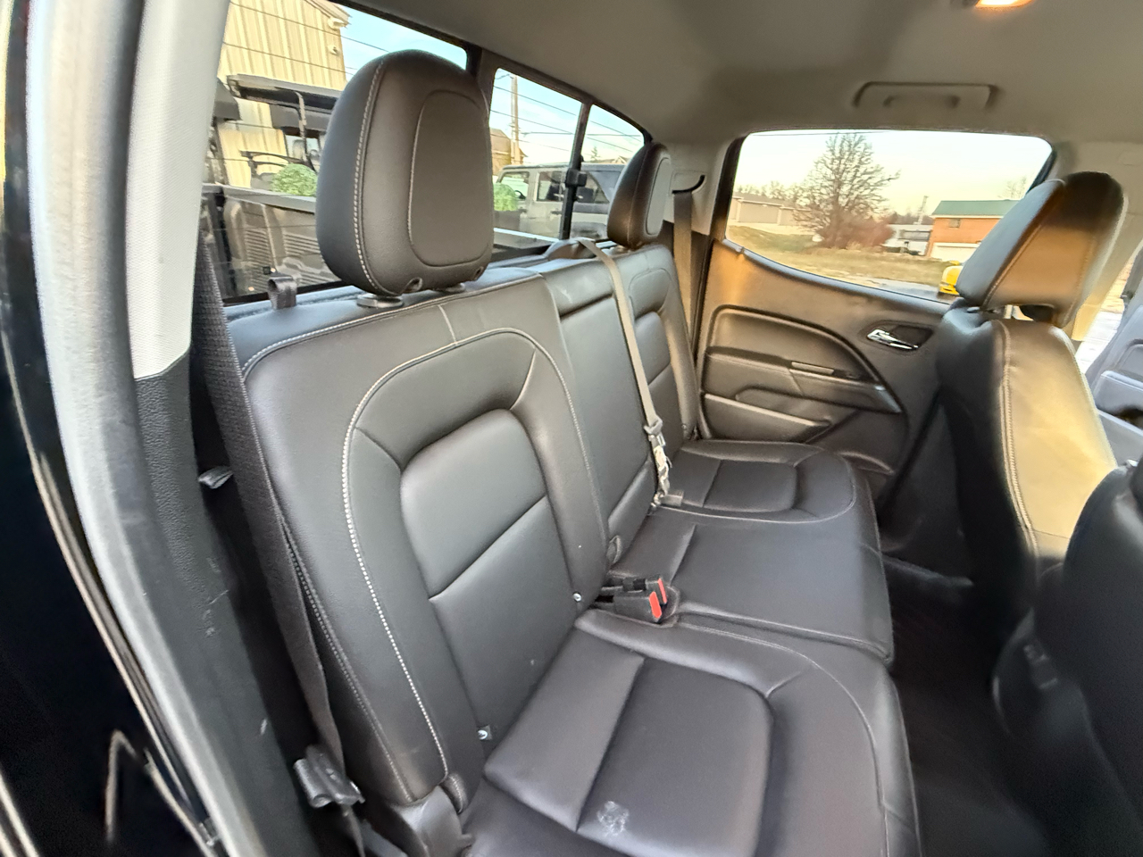 GMC Canyon 4WD Crew Cab 140.5" SLT 2017