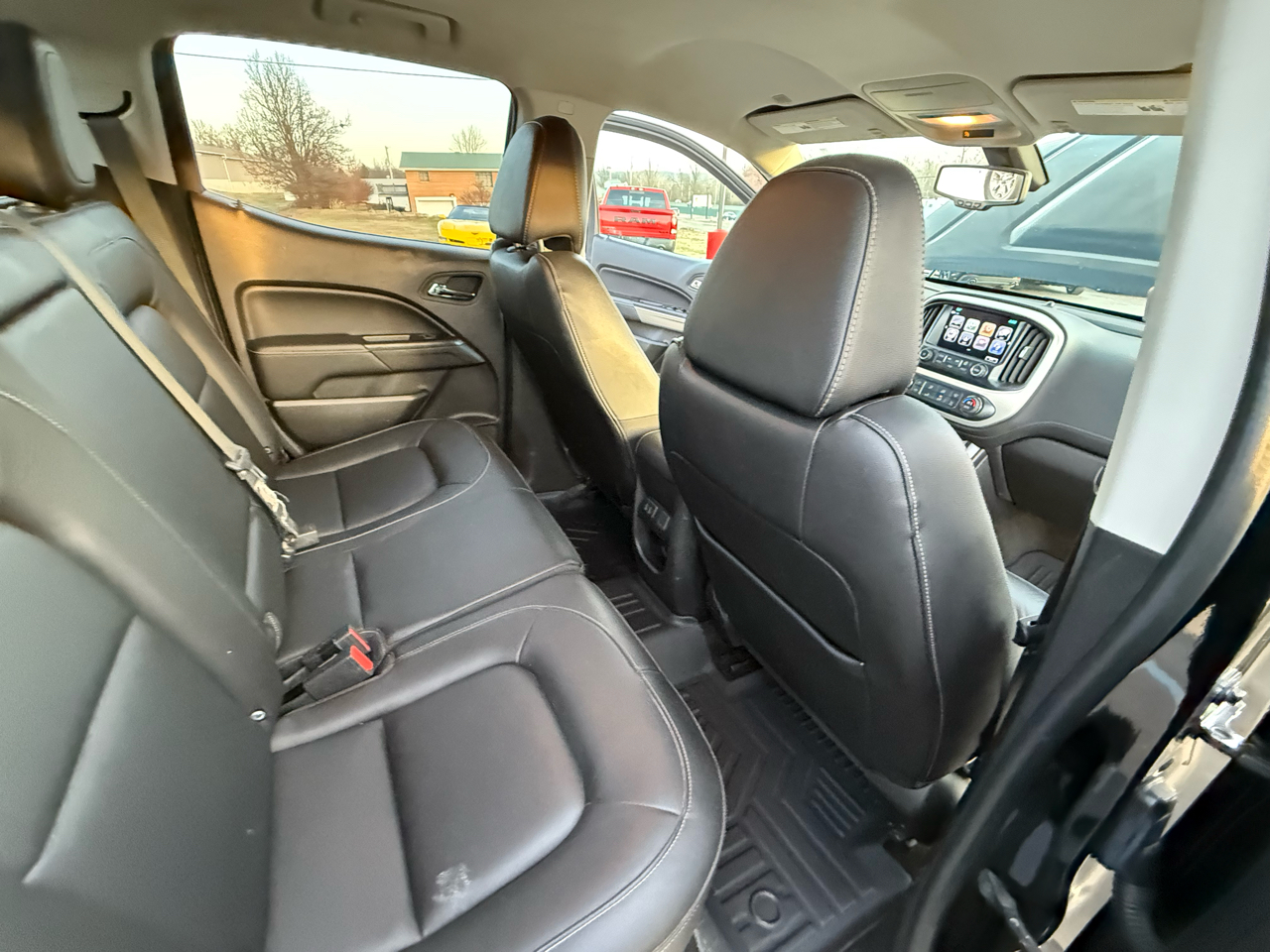 GMC Canyon 4WD Crew Cab 140.5" SLT 2017