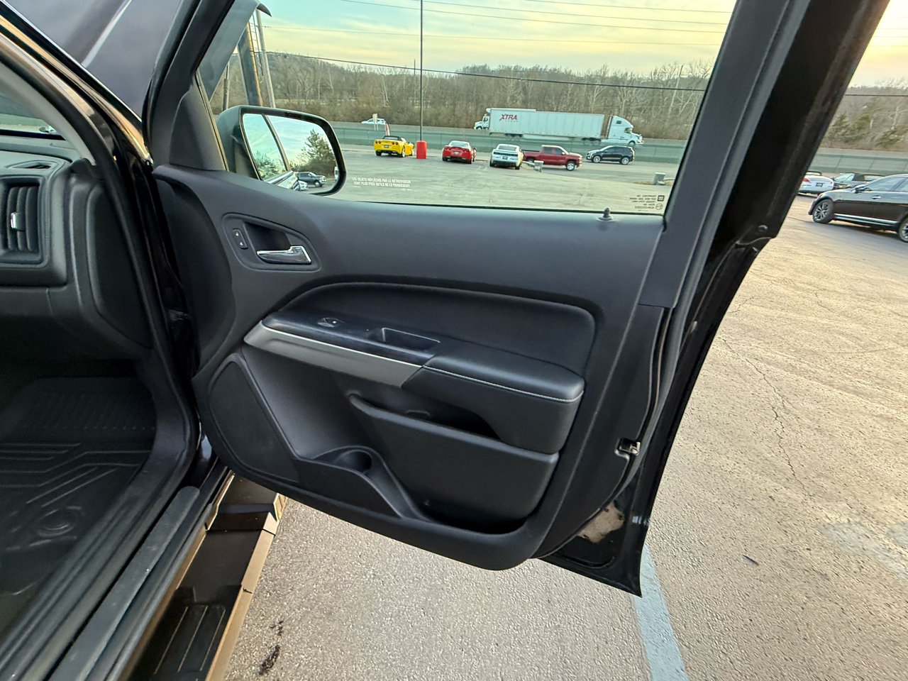 GMC Canyon 4WD Crew Cab 140.5" SLT 2017