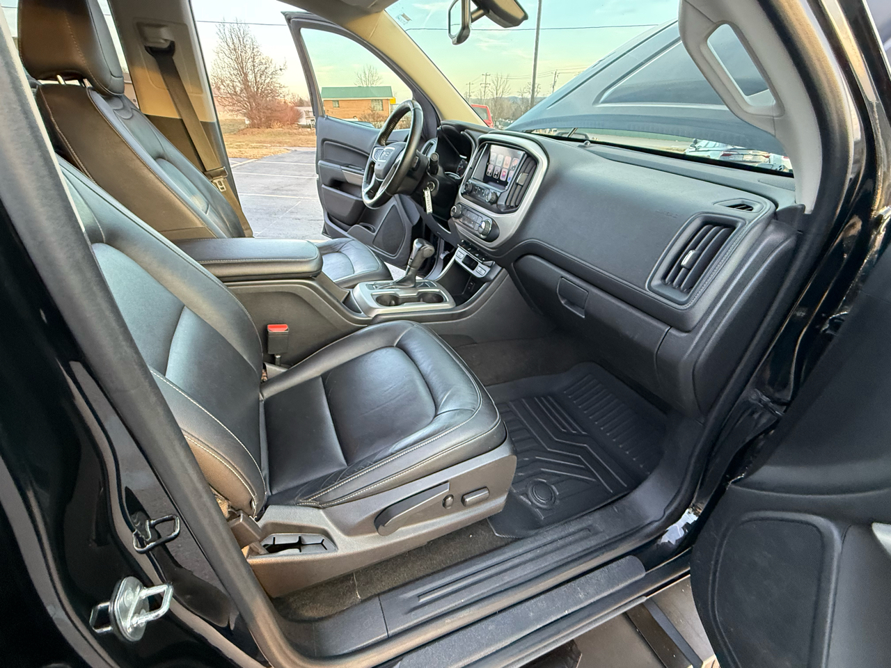 GMC Canyon 4WD Crew Cab 140.5" SLT 2017