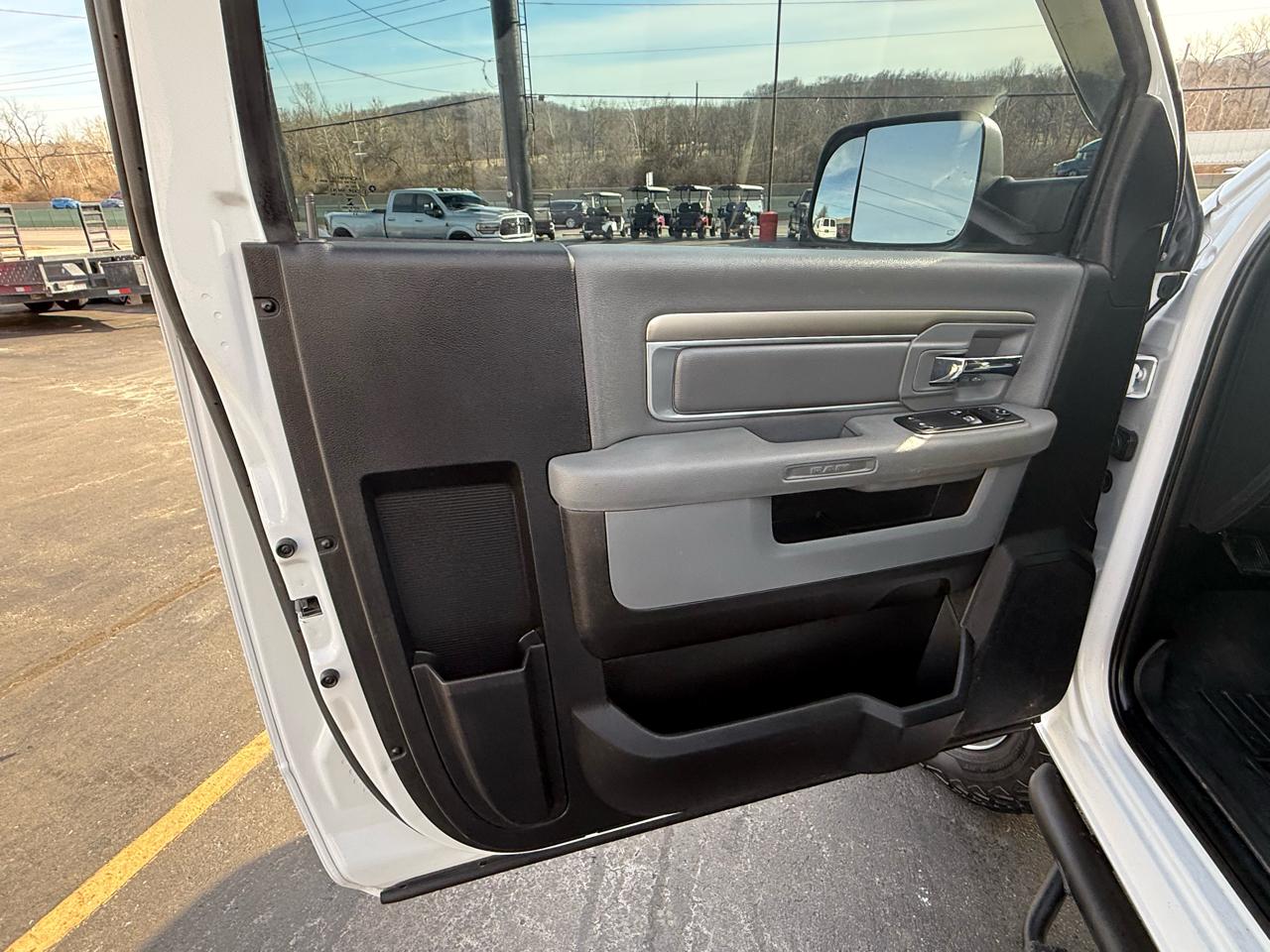 RAM 3500 SLT 4x4 Reg Cab 8' Box 2018