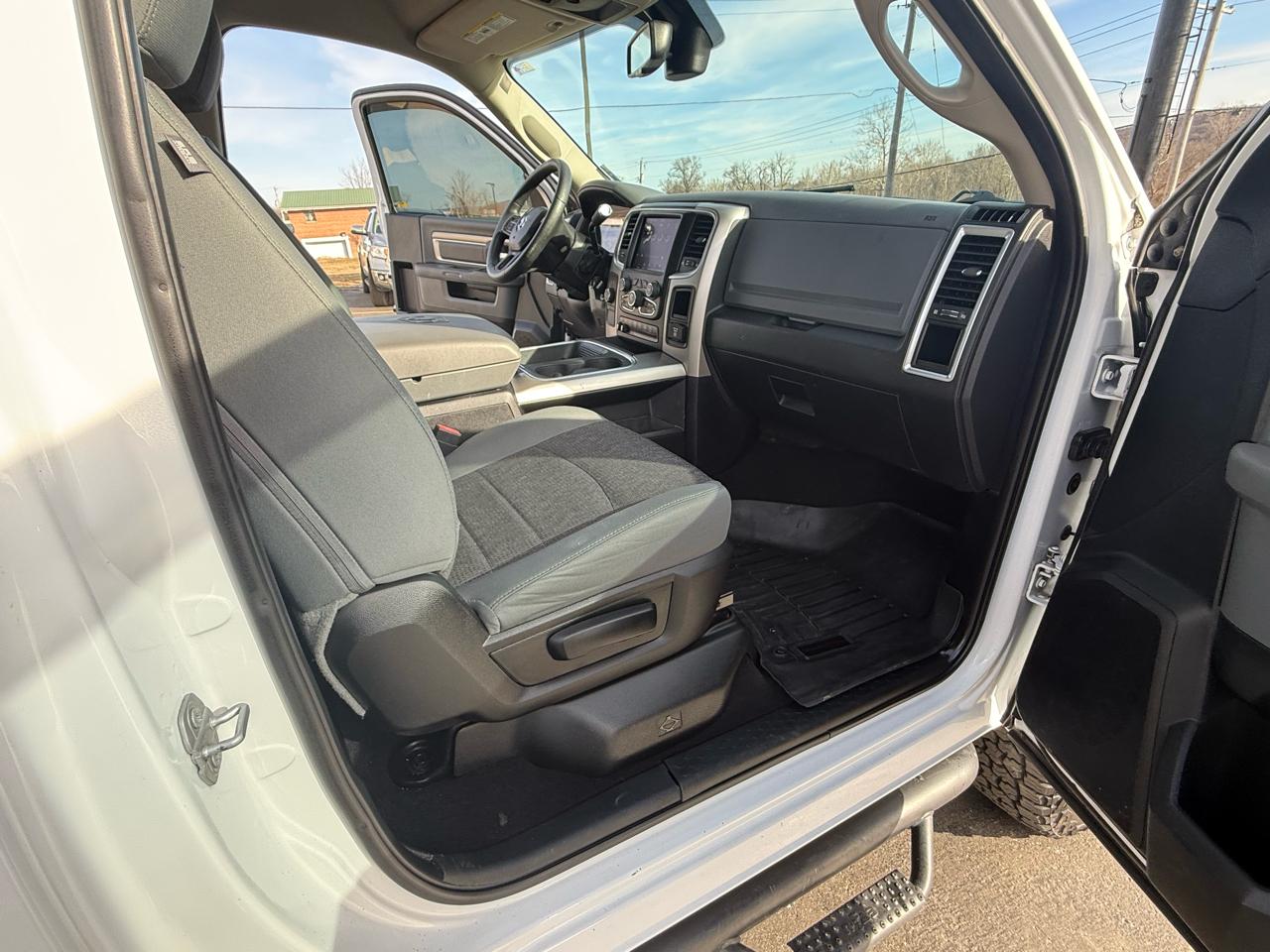 RAM 3500 SLT 4x4 Reg Cab 8' Box 2018