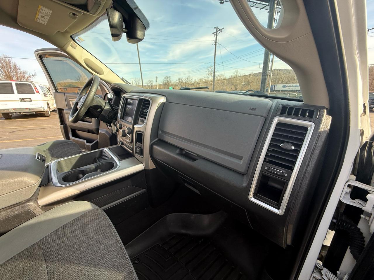 RAM 3500 SLT 4x4 Reg Cab 8' Box 2018