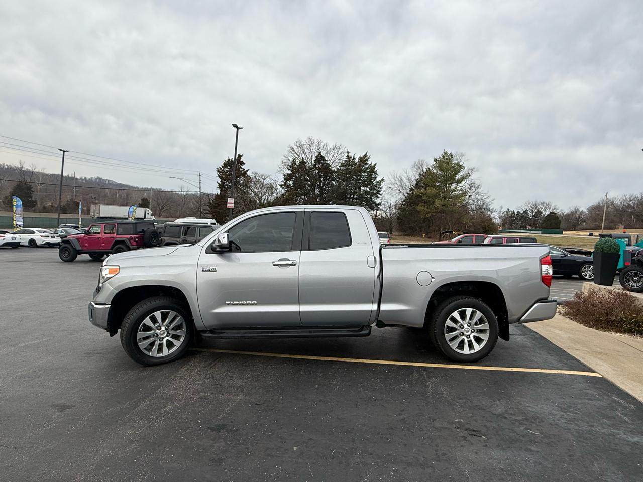 Toyota Tundra 4WD Truck Double Cab 5.7L V8 6-Spd AT LTD (Natl) 2016