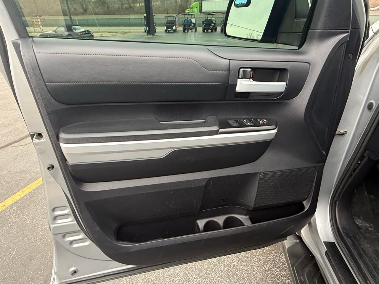 Toyota Tundra 4WD Truck Double Cab 5.7L V8 6-Spd AT LTD (Natl) 2016