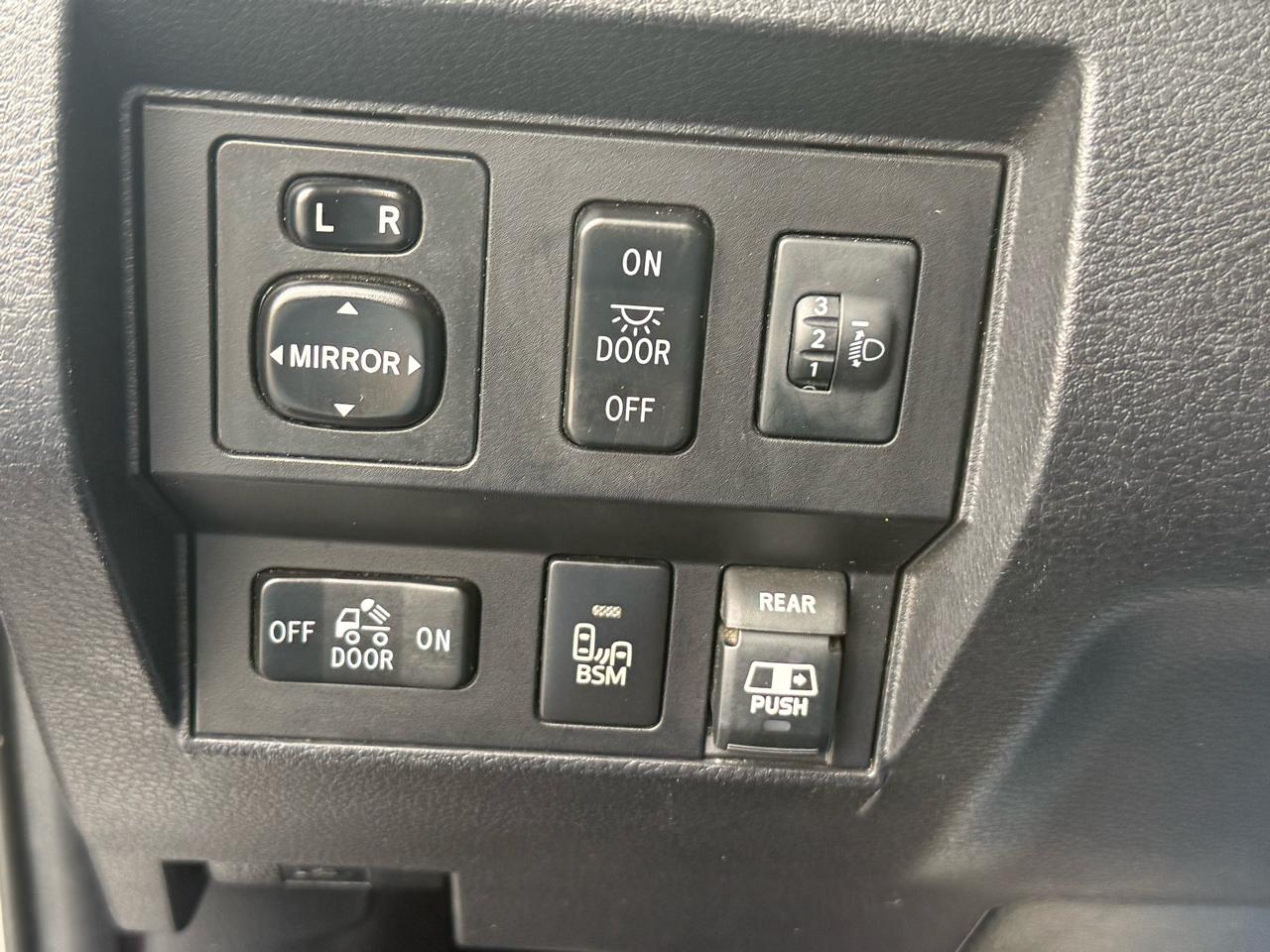 Toyota Tundra 4WD Truck Double Cab 5.7L V8 6-Spd AT LTD (Natl) 2016